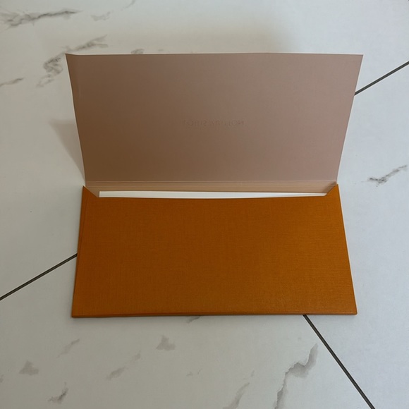 LOUIS VUITTON MENS BELT REVERSIBLE (2 STYLES) - Picture 6 of 15